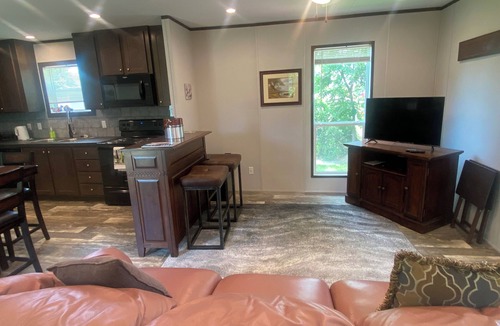 Granbury House | New Cozy 1 Bedroom/Bath Place Only 5 Minutes To Granbury’s Historic Square/Lake