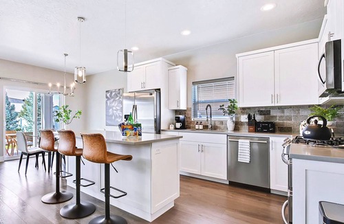 Meridian House | NEW Exquisite Vacation Nest — Spotless, Spacious, Great Central Boise Area