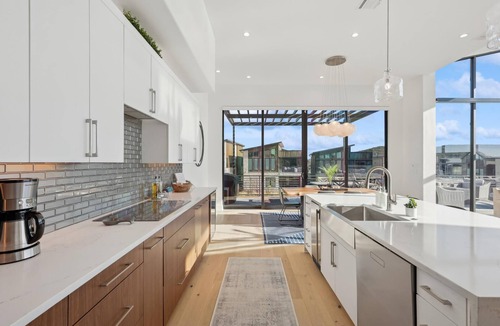 Graford House | New Glass Water View at PK *4bed/4.5 bath | Games, Paddle Boards & Kayaks!