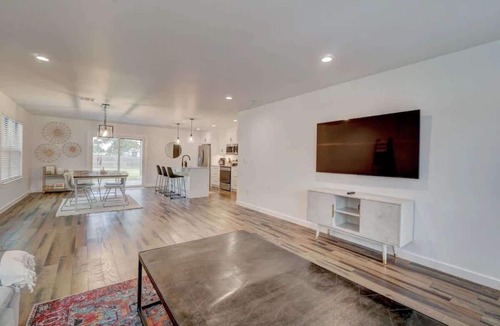 Central Oklahoma City House | New House Near Integris Medical & Lake Hefner