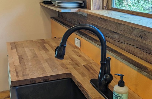 Hermosa Cabin | New Listing, Premier Host, Historic Cabin newly remodeled, private, quiet, CLEAN