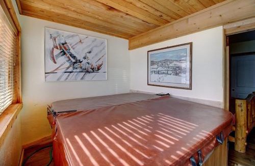 Silvercreek House | New Listing - Slopeside condo with Private Hot Tub