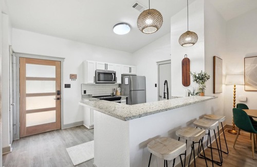 Graford House | New listing! *Sunshine Retreat: lakeview, fire pit, community pool