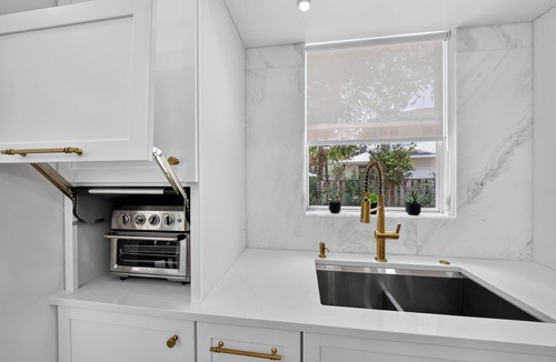 Alden Bridge House | New Luxe 5BR/4.5BA Pool Villa in The Woodlands