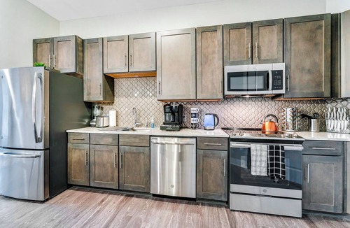 Las Colinas Apartment | ⭐️New⭐️ Luxury King Suite Near Airport | Lake View | Fast WIFI | FREE Parking
