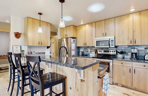 New Meadows House | New Meadows Retreat | Large Deck, Resort Access