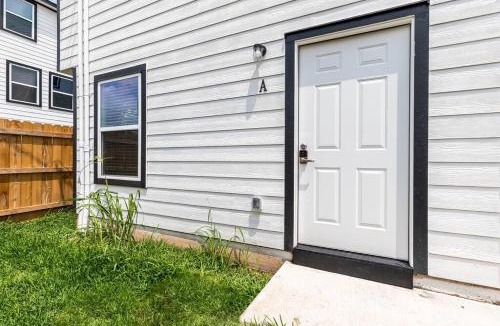 Northeast Houston Apartment | New Modern Gem, Private Master Bedroom, Pet Friendly, Minutes away from Downtown Houston
