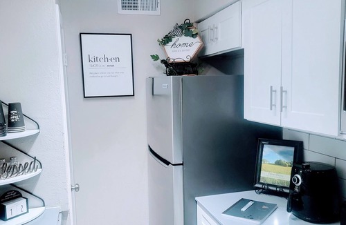 Lake Highlands Apartment | (NEW)Nicely Decorated 1 Bedtoom (2) 70 inch tvs. New!