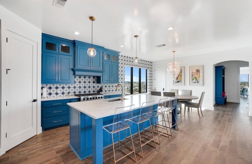 Graford House | *New PK SLIDE* 5 bed, 6 bath home with pool/hot tub. Hell's Gate View!