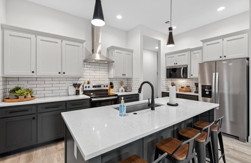 Lawrence House | NEW! Plush & Roomy - Perfect for All Ages near KU & KC