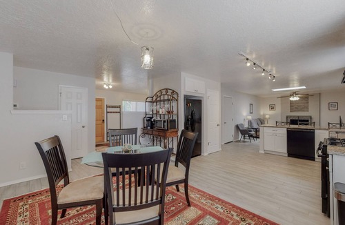 Northeast Heights House | NEW Renovated Private 3/2Home(King)Near Balloon Fiesta Park, Quiet Neighborhood!