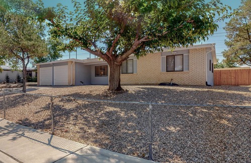 Northeast Heights House | NEW Renovated Private 3/2Home(King)Near Balloon Fiesta Park, Quiet Neighborhood!