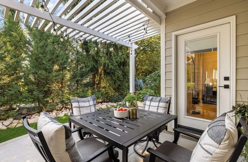 Garden City House | NEW/Riverside Retreat on the Greenbelt/Eagle Area