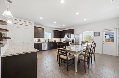 Converse House | NEW! Spacious 5BR Family Home w/2 Living Rooms