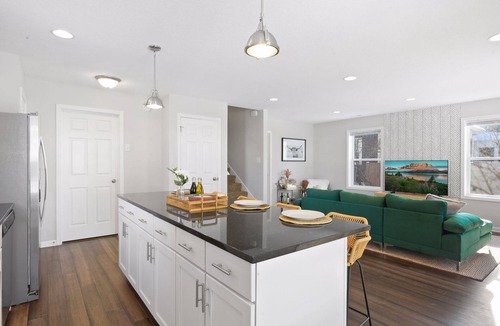 Carag House | NEW Spacious Abode | Bright + Modern Uptown Home