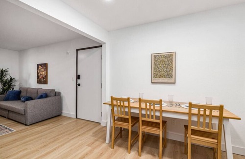 Pueblo Apartment | NEW ! Stylish Loft in DT Pueblo – Sleeps up to 6