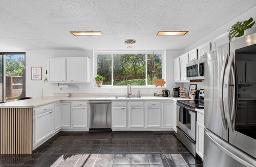 Des Moines House | NEW! The Palms Mirage House