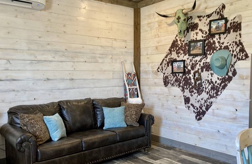 Fort Towson Cabin | ~New The Ranch Cabin on 80 acre horse ranch~Peaceful~ With Fishing Pond.