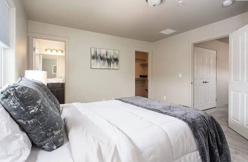 Kennewick House | New Townhouse! Private Yard & Garage 3/2.5 #5748