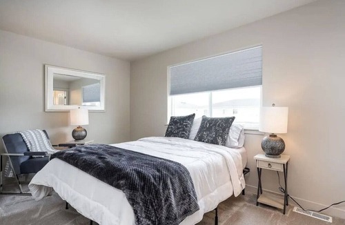 Kennewick House | New Townhouse! Private Yard & Garage 3/2.5 #5748