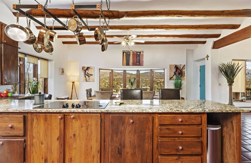 Canoncito House | NEW! Tranquil Home |15 min to Santa Fe Plaza | Perfect for Groups | Dogs ok