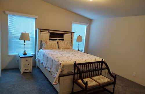 Lincoln House | Newer manufactured home on acreage, RV hookup, 4 miles from free boat ramp.