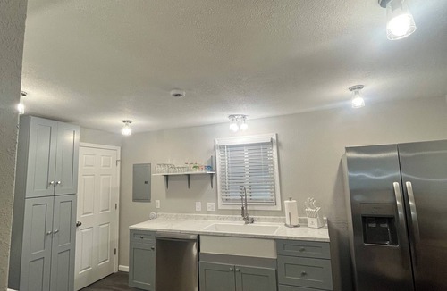 Manhattan House | Newly Remodeled! 3Bed/2Bath house w/bonus adult bunk beds! Close to KSU stadium!