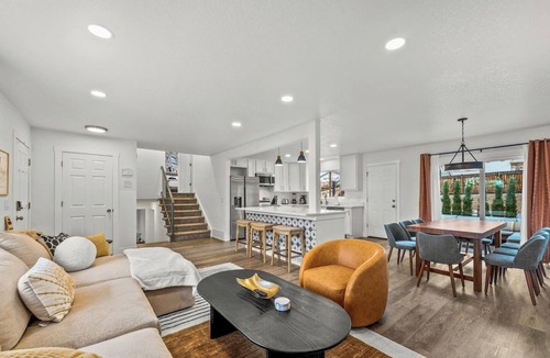 Northglenn House | Newly Remodeled | Hot Tub, Fire Pit + Game Room
