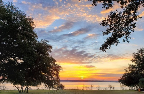 Clifton House | Newly Remodeled Lake Whitney Lakefront House + Bunk House