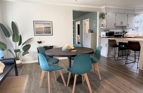 Porum House | Newly Renovated Amazing Lake Retreat! Sleeps 11- Walk to Water & Boat Ramp!