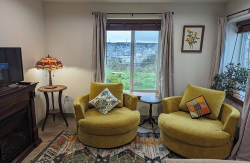 Navy Yard City Apartment | Newly renovated apartment with WiFi in charming Bremerton