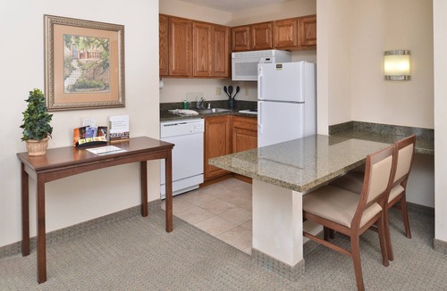 Nor Este Apartment | Newly Renovated Suite | Free Daily Breakfast, Pool + Hot Tub Access