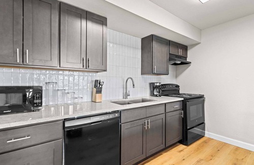 Springfield Apartment | Newly Renovated Unit in Central Spfld! #202