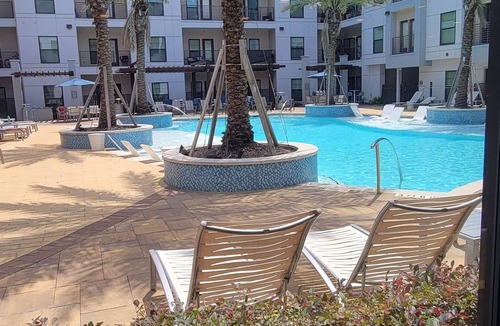 Astrodome Apartment | nHouDowntownParadise: 6minNRG, 12minToyota, Convention Centern& Astros Nearby,
