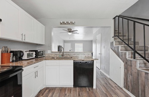 South Arlington Apartment | Nice and cozy 2BR townhome with full kitchen