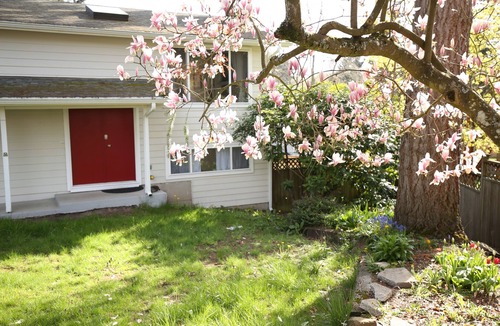 Bothell House | Nice & Cute 4B2B w 2TVs Mid-Term Rental Available