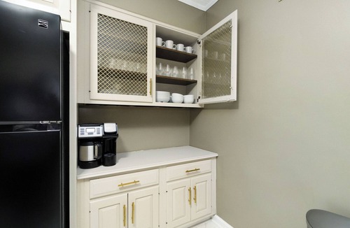 Herington Apartment | Nicely Located 2-bedroom duplex apartment newly updated in Herington.