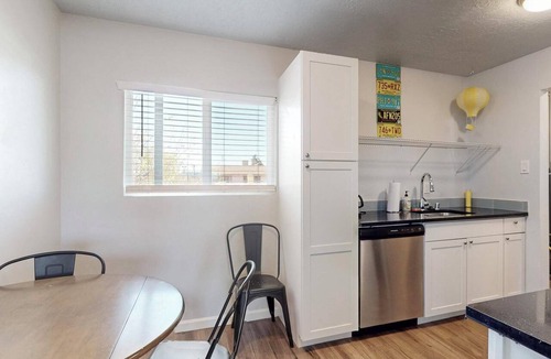University Heights Apartment | No.7: King bed, 1bd/1ba, UNM