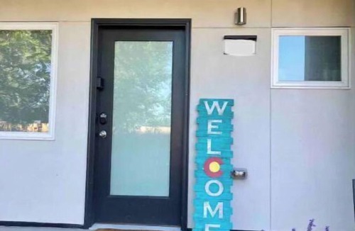 Bel Aire Condo | ★Nook on W 41st | Guest Suite. Private Entry with W/D.
