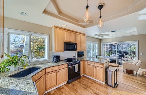 Dakota Ridge - Northbriar House | North Boulder 5BR/4BA retreat for 10: yard, AC, BBQ, Wi‑Fi, pet-friendly