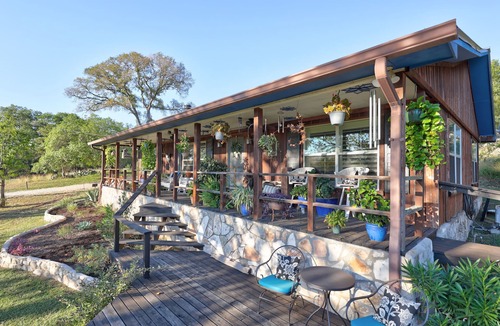 Hunt House | NORTH FORK CHARMING HOUSE AND CABIN, FABULOUS PRIVATE RIVERFRONT.