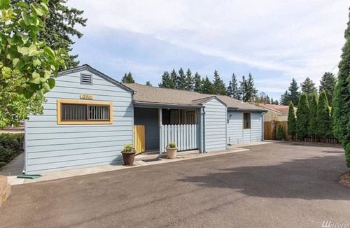 Pinehurst House | North Seattle home Cozy Yard in beautiful Seattle with AC, WiFi