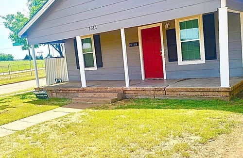 Wichita Falls House | Nostalgic Getaway
