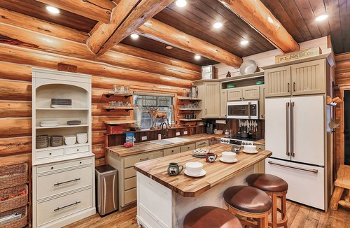 McCall Cabin | Nostalgic pet-friendly cabin, pellet stove