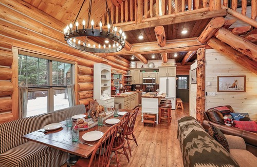 McCall Cabin | Nostalgic pet-friendly cabin, pellet stove