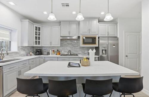 Greater Fondren Southwest House | O18A Spacious 3BR Sleeps 10 Two Living Areas Houston