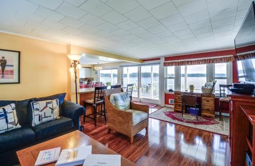 Port Hadlock House | Oak Bay Beach House in Port Hadlock
