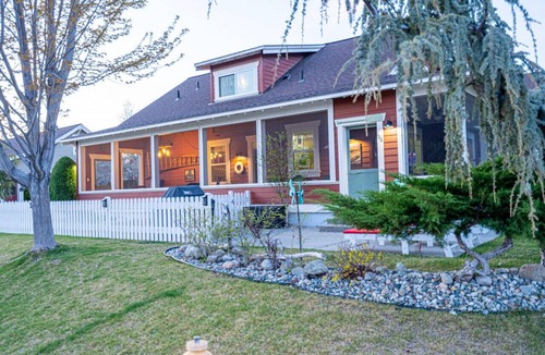 Oroville House | Oasis Cottage - Pets- closest to amenities- Beach!