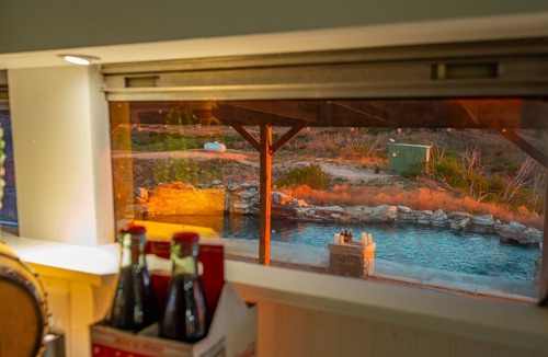 Goldsboro Cabin | Oasis Pool- Schoolie | Heated Pool and Hot Tub!