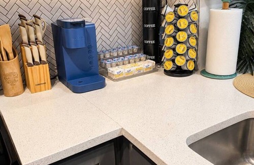 South Central Houston Apartment | Ocean Breeze - 2BR - FIFA - Walk to NRG - Sleep 6
